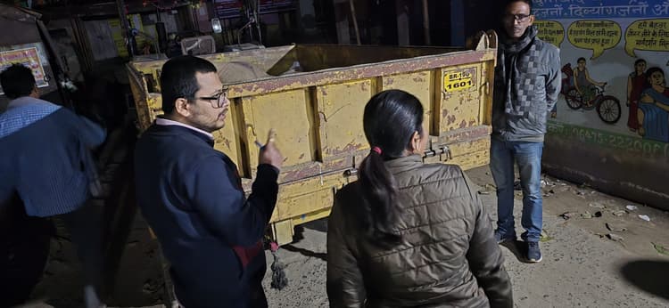 स्कूल को आवंटित चावल पकड़े जाने के बाद ग्रामीणों ने किया हंगामा