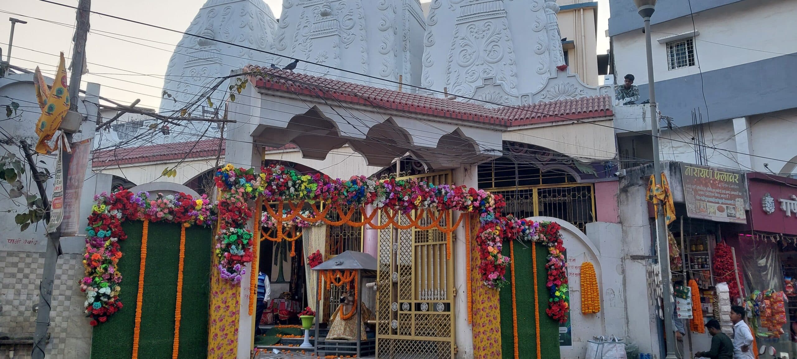 महाशिवरात्रि को शिव मंदिर सज धज कर तैयार, जलाभिषेक के लिए उमड़ी भीड़