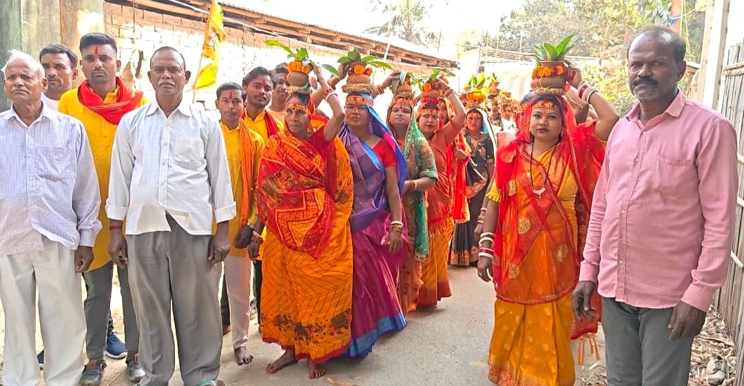 देवनाथपुर थेगुवा व चंदेली भर्रा शिव मंदिर से निकाली शोभायात्रा