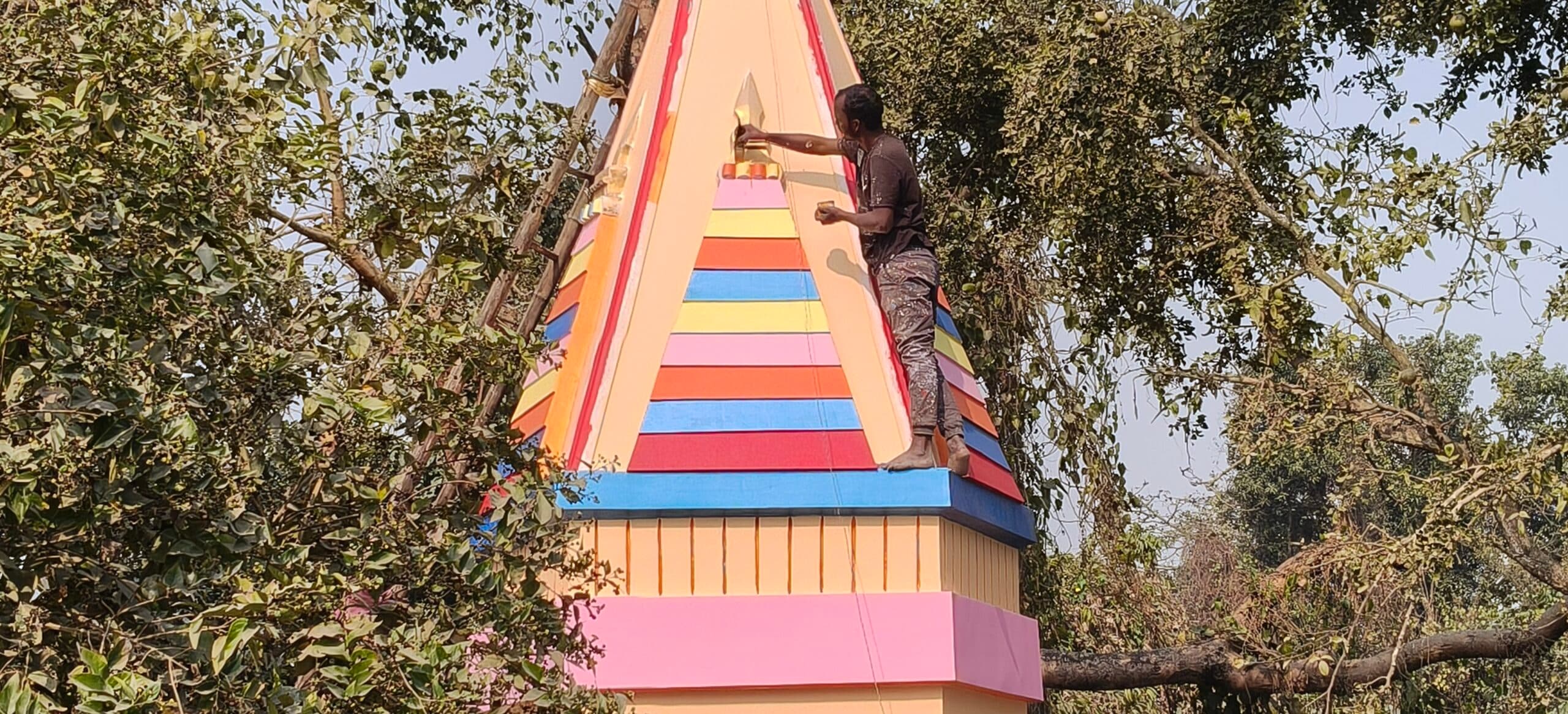 महा शिवरात्रि को लेकर शिव मंदिरों की हो रही साफ-सफाई