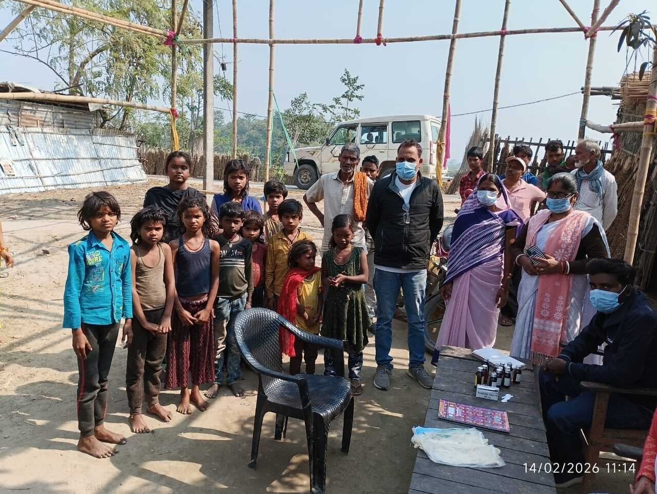 फुलकाहा के शर्मा टोला में चिकन पॉक्स पीड़ित बच्चों का शुरू हुआ इलाज