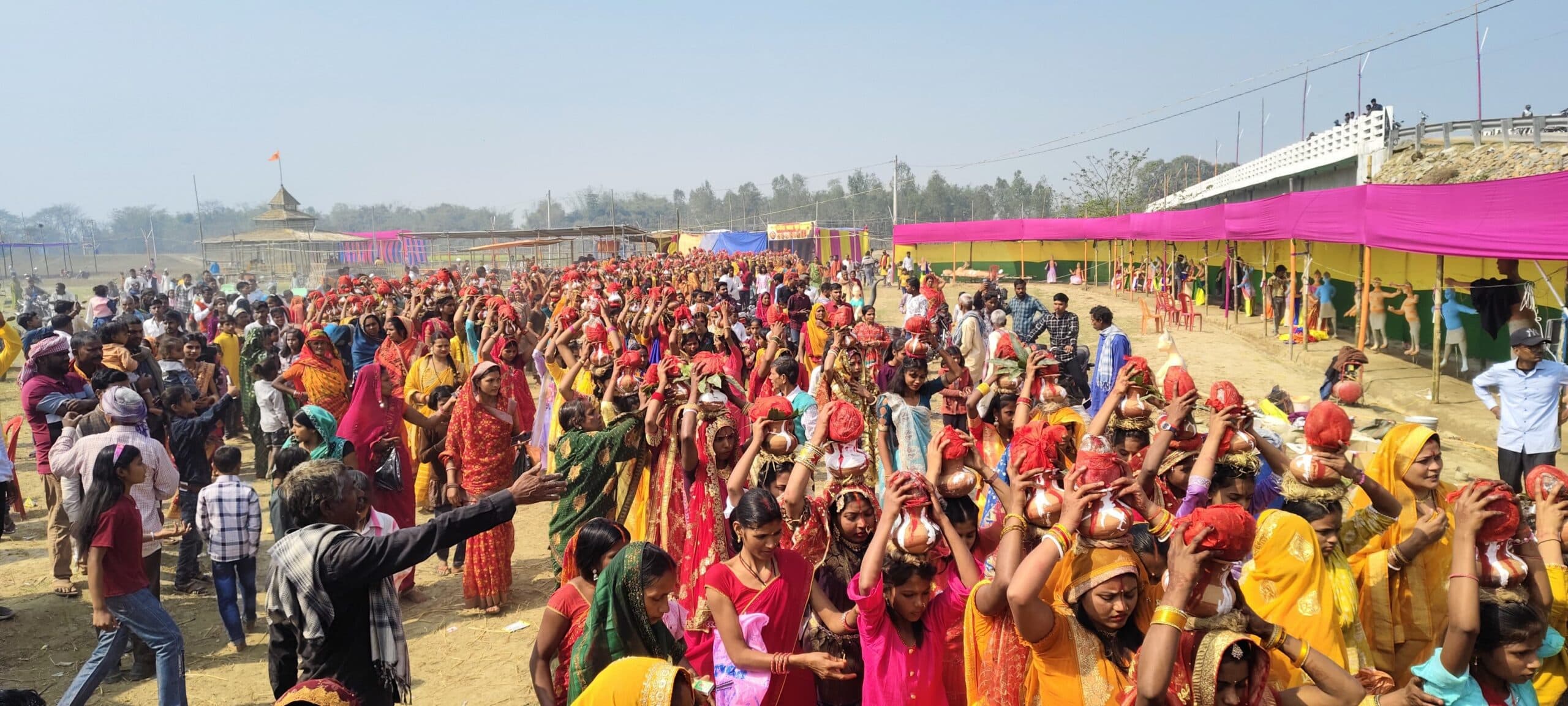 नौ दिवसीय विष्णु महायज्ञ को लेकर निकली कलश यात्रा