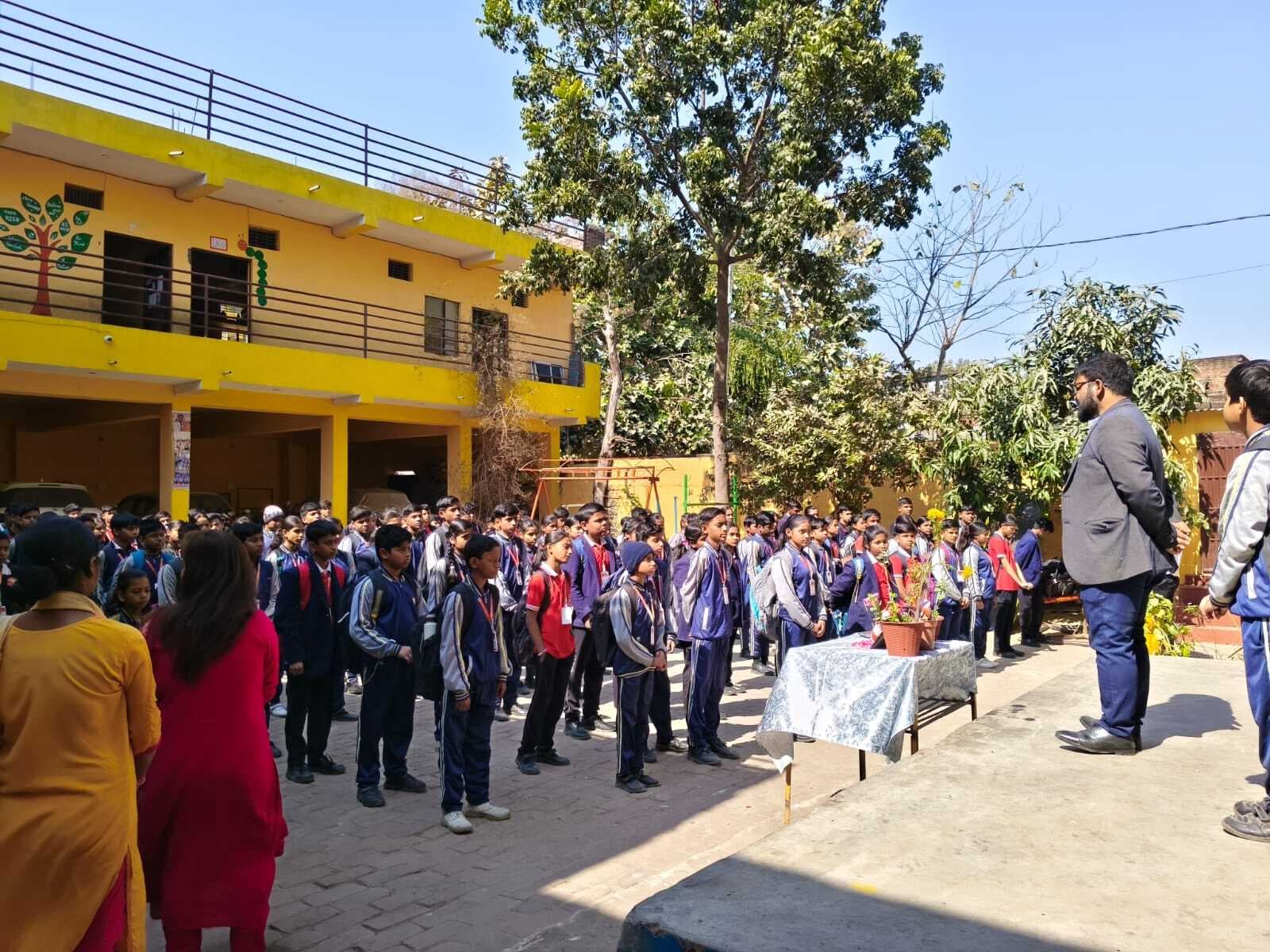 फुलवामा हमले में शहीद हुए जवानों को दी गयी श्रद्धांजलि