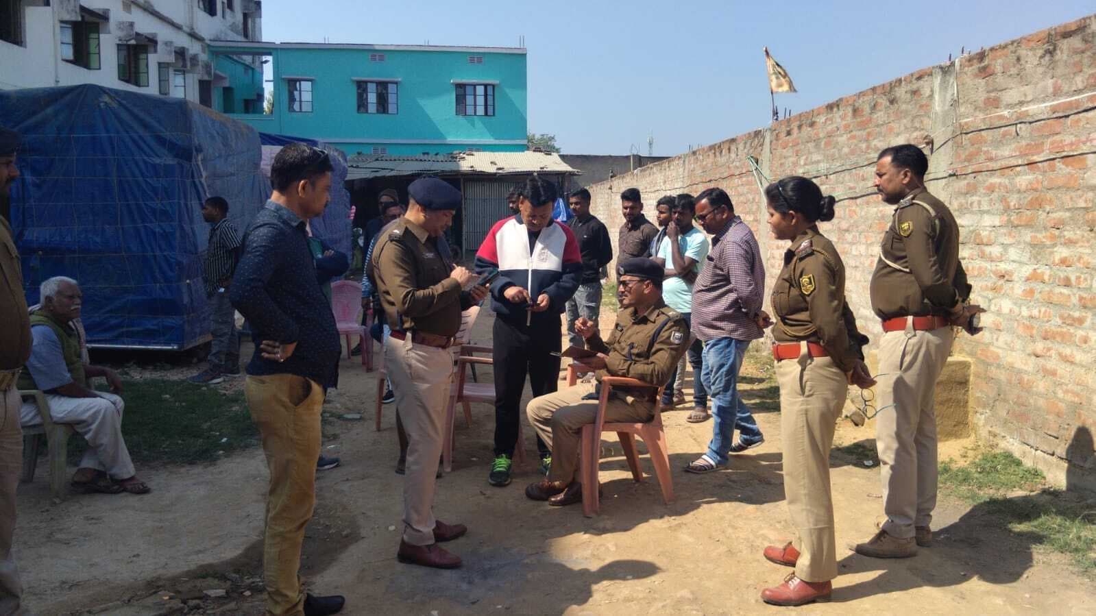 मानसिक तनाव में व्यक्ति ने अपने गले में फंदा लगाकर दी जान