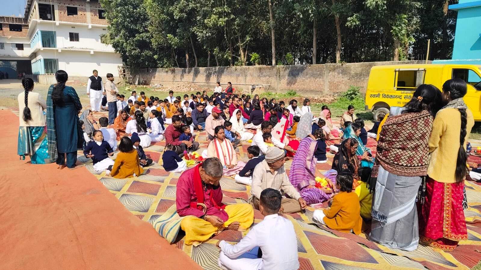 बच्चों ने मातृ पितृ पूजन दिवस मनाया