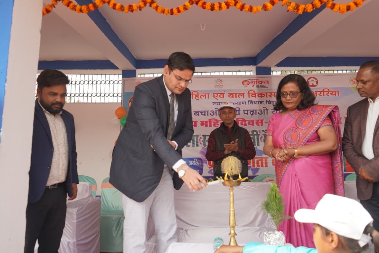 पढ़ाई के साथ-साथ खेलकूद में भी नयी संभावनाओं की करें तलाश : डीएम