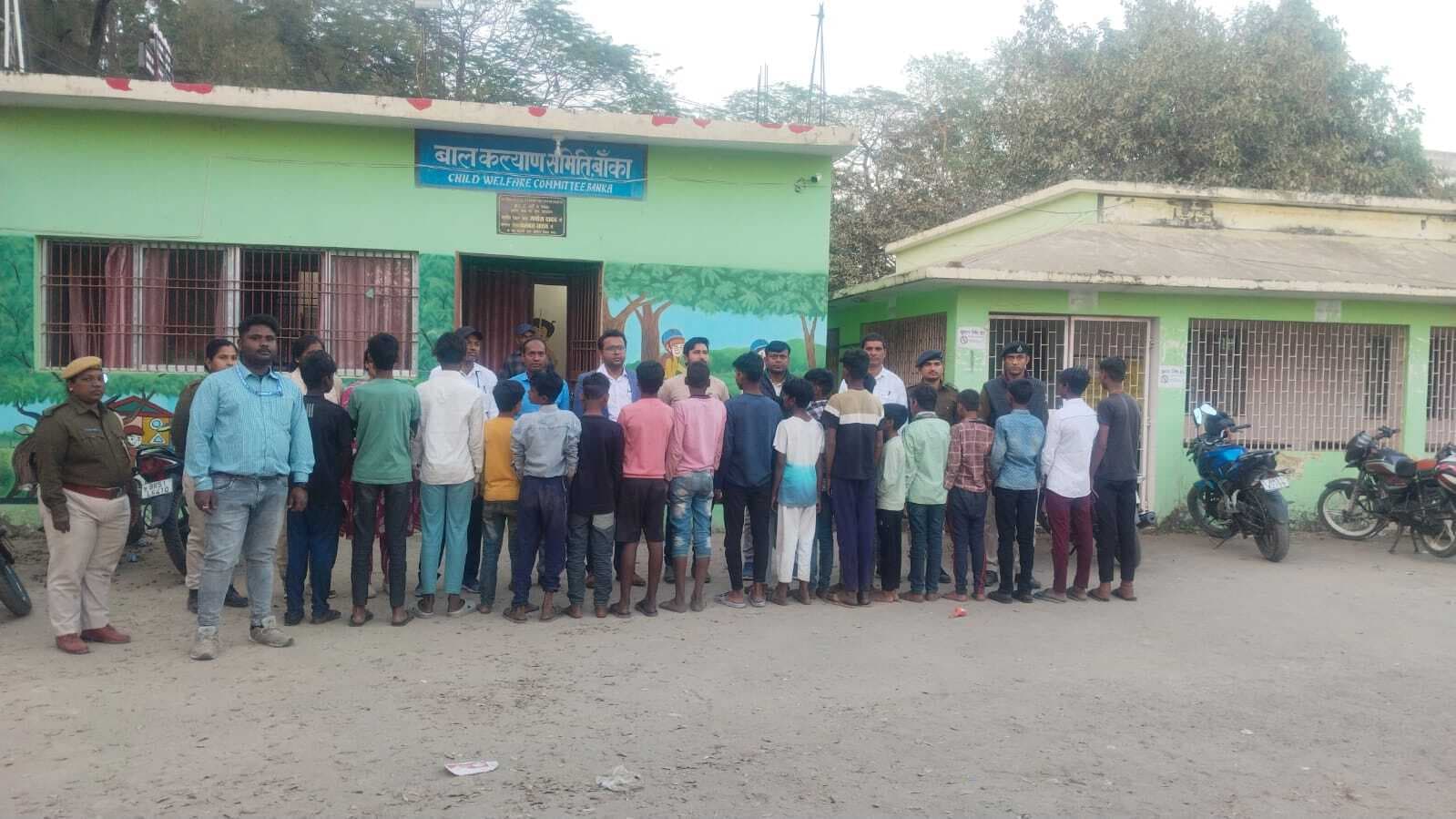 बाल श्रम के खिलाफ कार्रवाई, छापेमारी कर 13 प्रतिष्ठानों से 20 बाल श्रमिक कराया  मुक्त