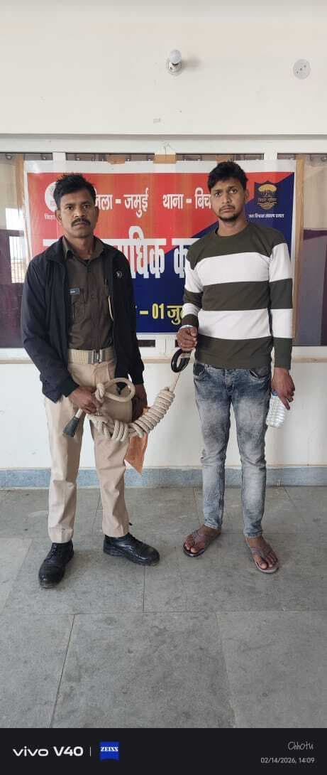 अंग्रेजी शराब के साथ बाइक सवार युवक गिरफ्तार