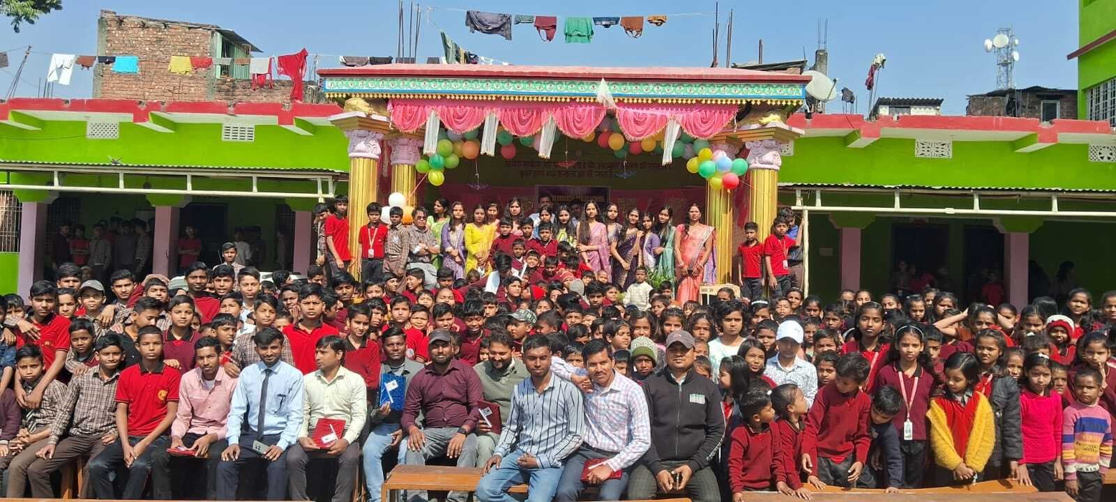 दशवीं कक्षा के उत्तीर्ण छात्रों को सम्मानित कर मनाया गया फेयरवेल समारोह