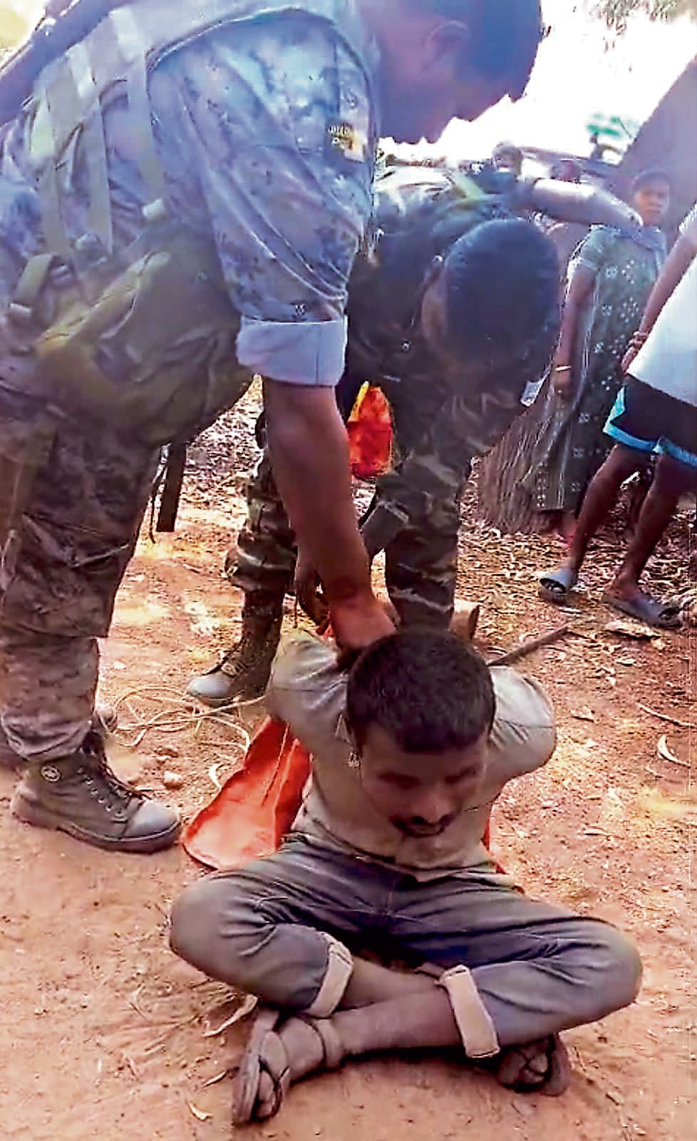 East Singhbhum News : 3 दिनों में ग्रामीणों ने 3 लोगों से धक्का-मुक्की व मारपीट की, पुलिस ने बचाया