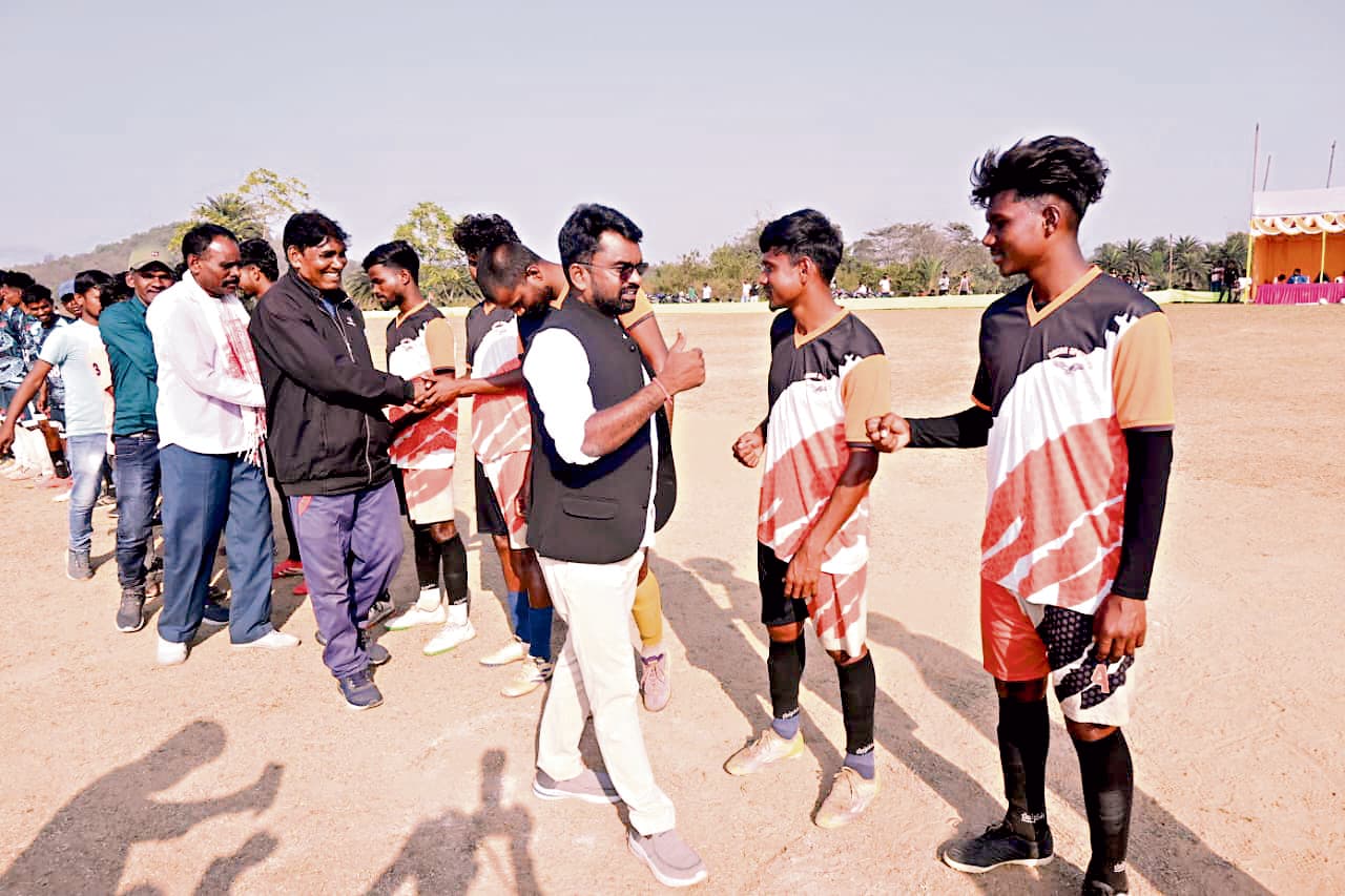 East Singhbhum News : करण स्पोर्टिंग को हरा बबलू स्पोर्टिंग चैंपियन