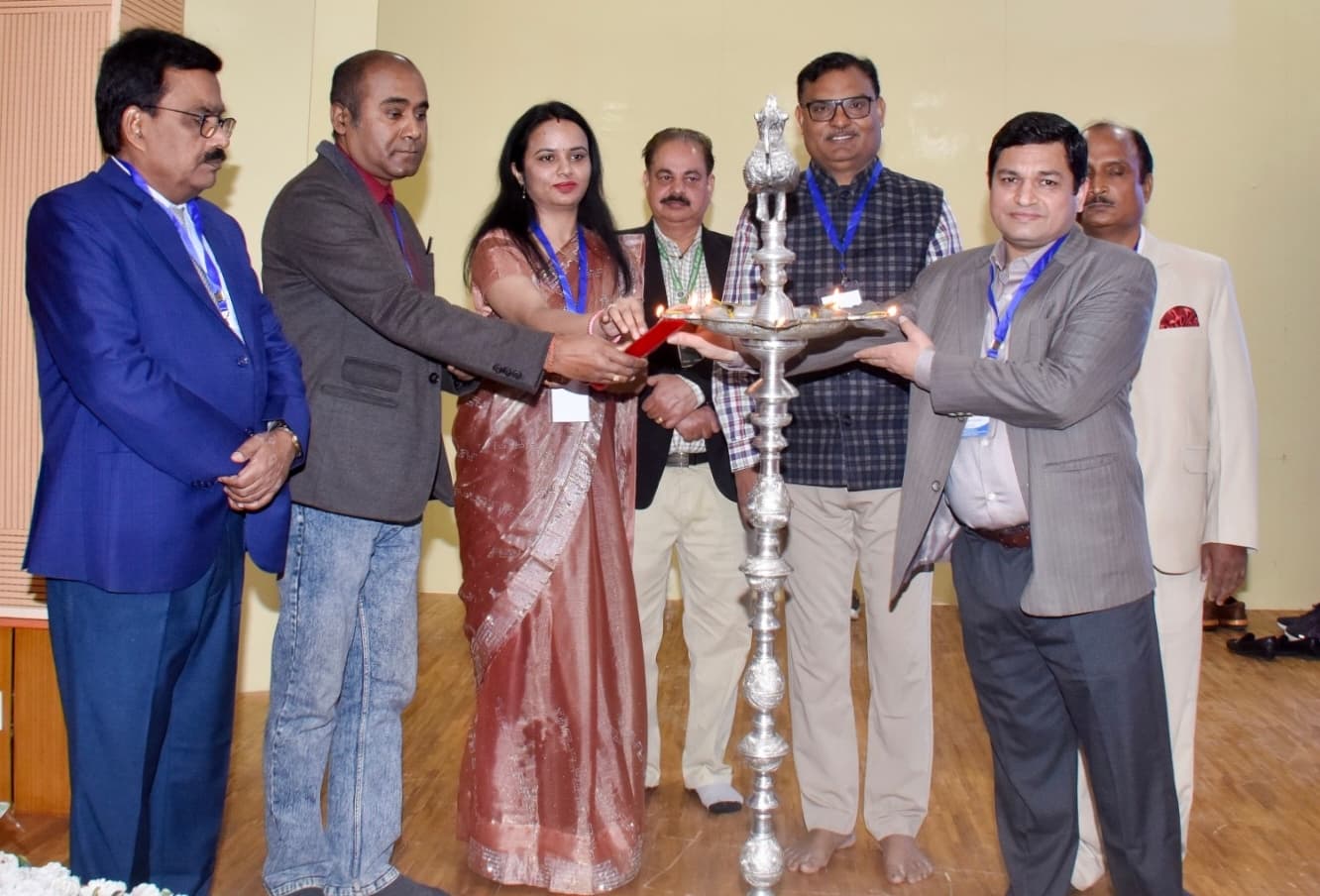 Dhanbad News : हरित ऊर्जा तकनीकों पर हुआ गहन विमर्श