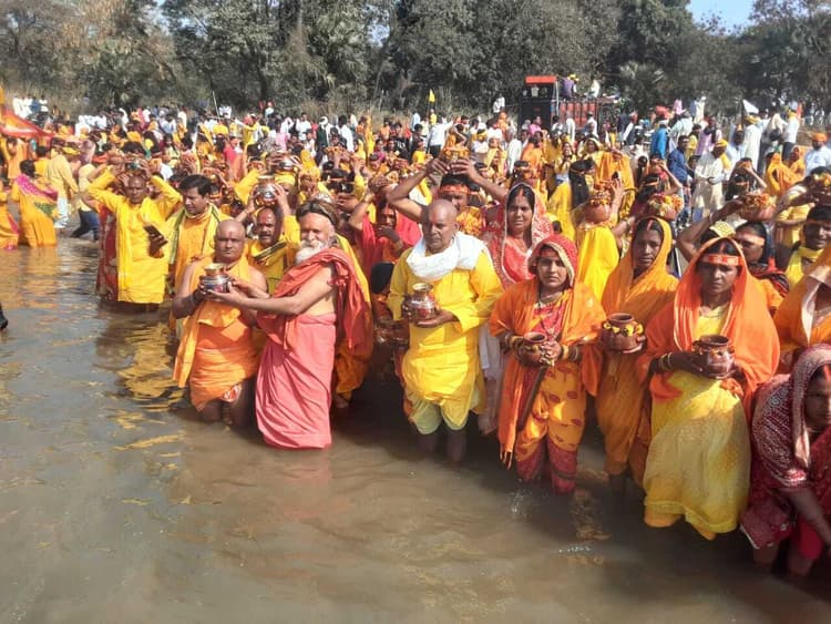 हनुमत प्राणप्रतिष्ठा महायज्ञ को लेकर निकली शोभायात्रा