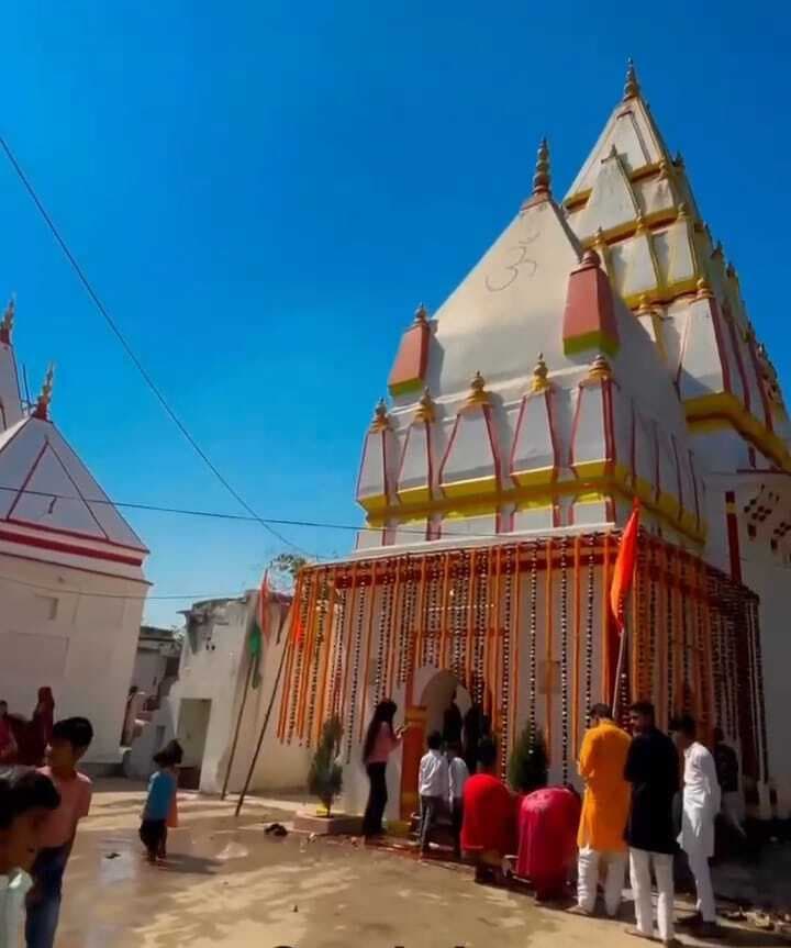 श्रद्धा भक्ति से शिवालयों में किया गया जलाभिषेक