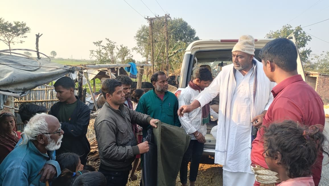 पिपड़ा कोसी बांध टोला के 10 परिवार खुले आसमान के नीचे