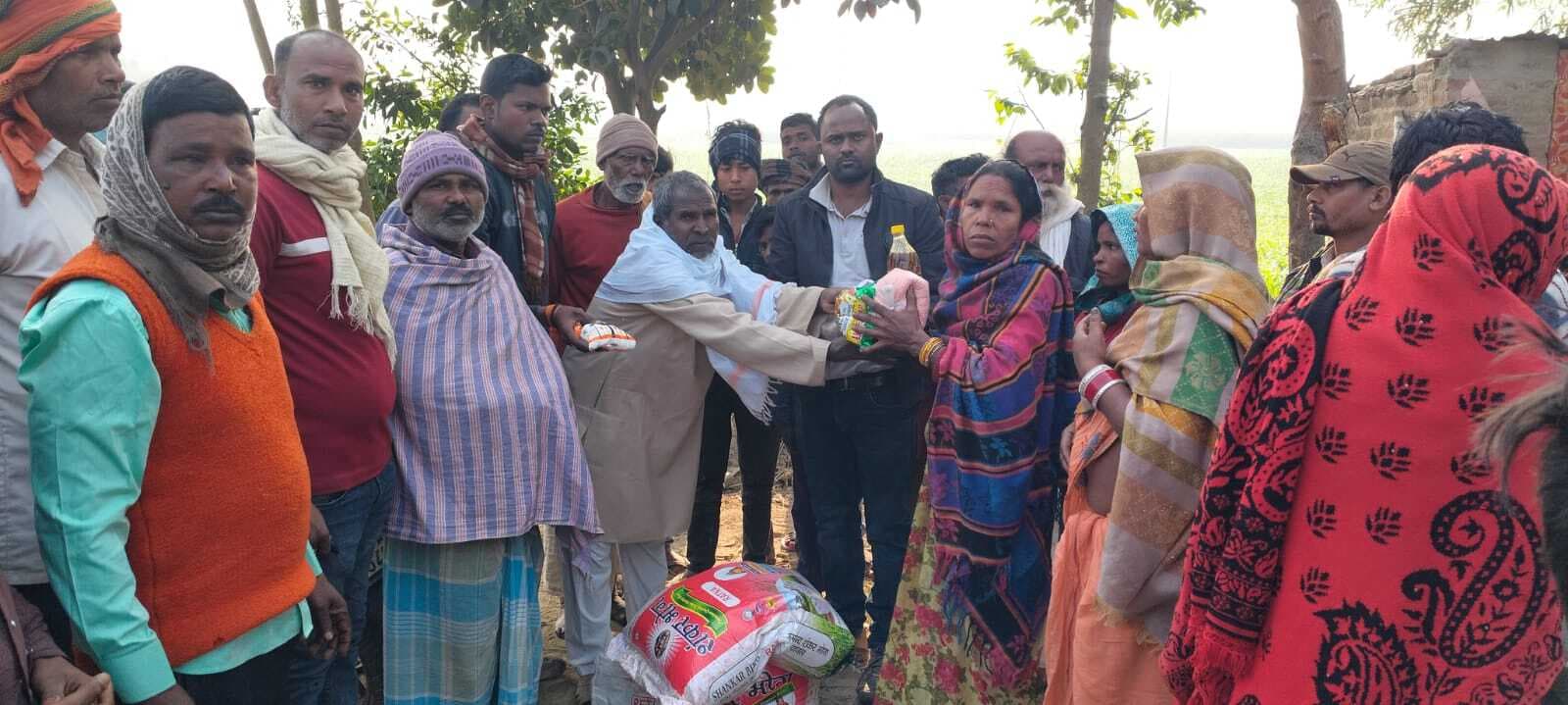 आग लगने से दस परिवार के आशियाना जल कर खाक, तीस लाख का नुकसान