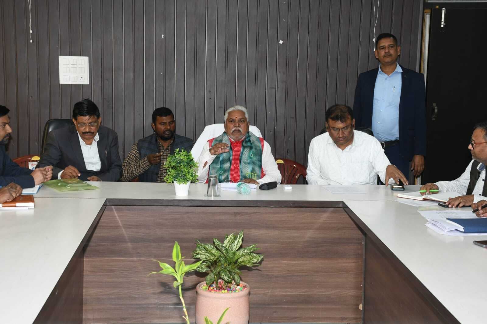 इंफ्रास्ट्रक्चर की कमी वाले स्कूल डीइओ को करें रिपोर्ट : डॉ प्रेम कुमार