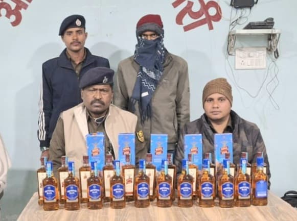 12.375 लीटर शराब के साथ तस्कर गिरफ्तार