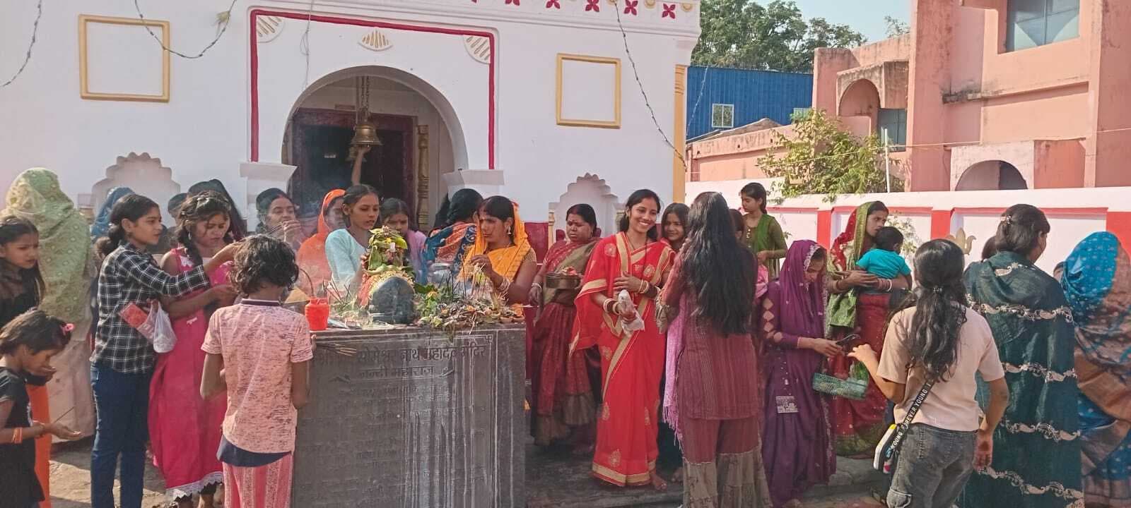 महाशिवरात्रि पर हर-हर महादेव के जयकारों से गूंजा मंदिर