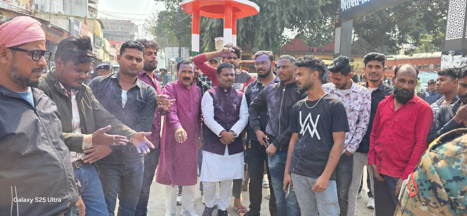 पूर्णिया सांसद के बरी होने पर मनाया जश्न