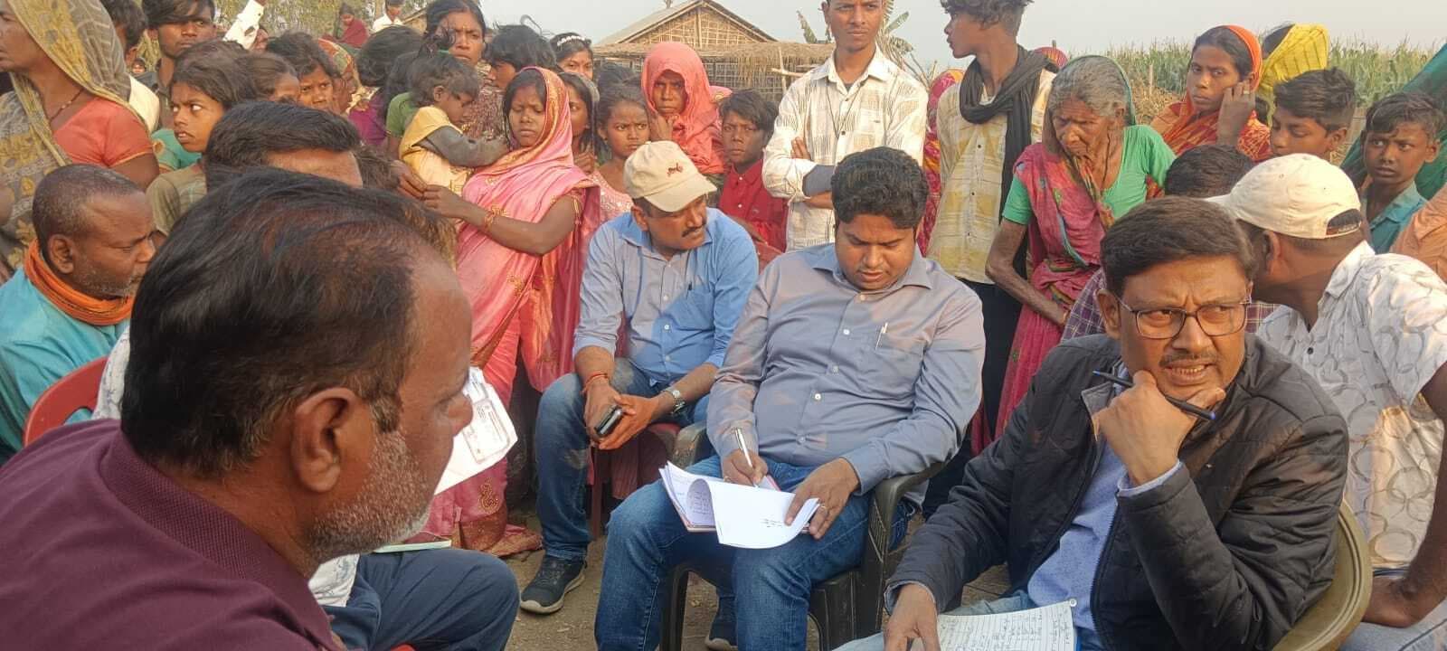 एक ही परिवार के तीन लोगों की मौत के बाद कुंवारी गांव में छाया मातम