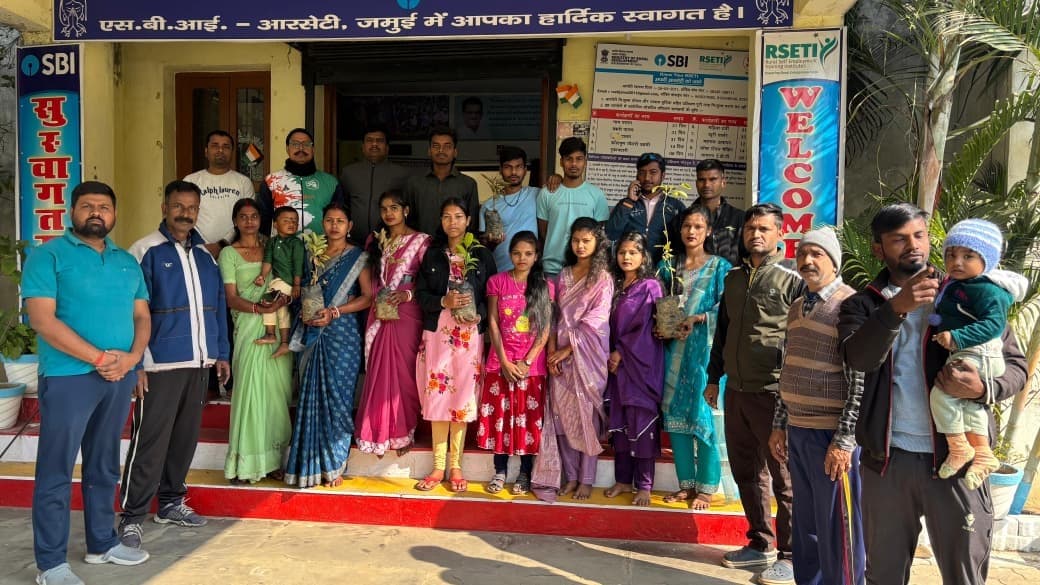 साइकिल यात्रा एक विचार मंच ने किया पौधरोपण, दिया पर्यावरण संरक्षण का संदेश