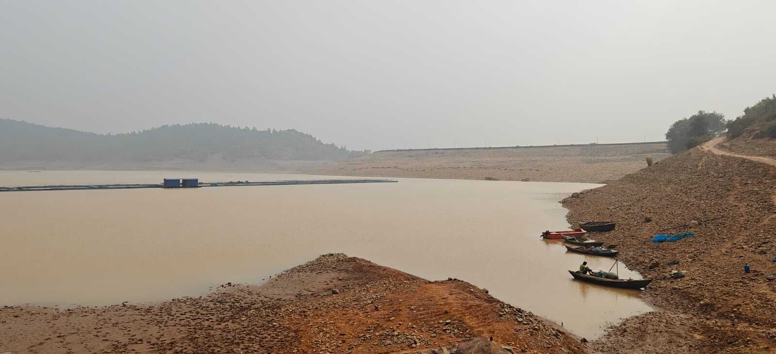 कुकुरझप डैम में घटता जलस्तर बना चिंता का कारण, सिंचाई पर असर से किसान परेशान