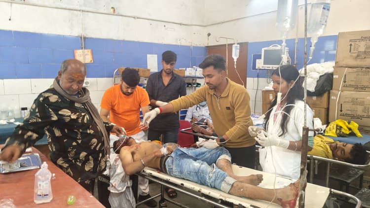 गुप्ताधाम से लौट रहे बाइक सवार तीन युवक हादसे का शिकार