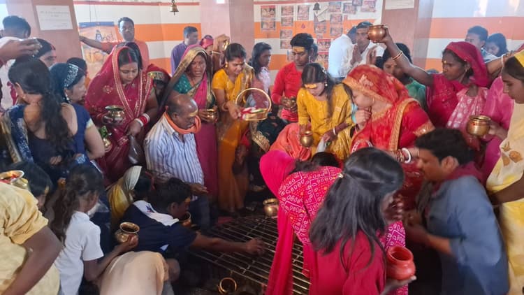 Giridih News :हर-हर शंभु के जयकारे से गूंजे शिवालय