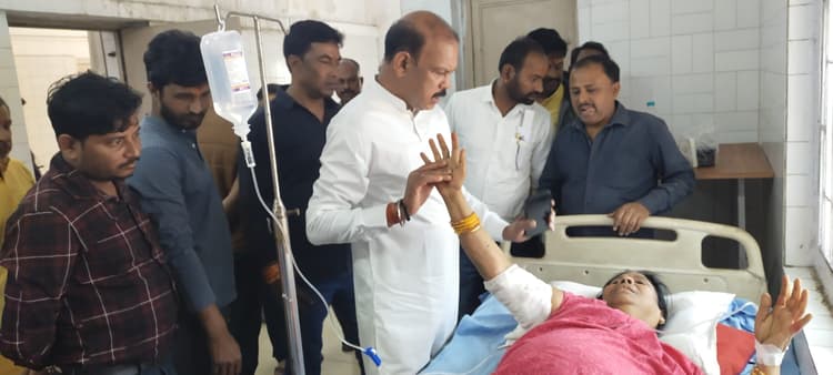 Bokaro News : मंदिर में दीये की लौ से महिला झुलसी