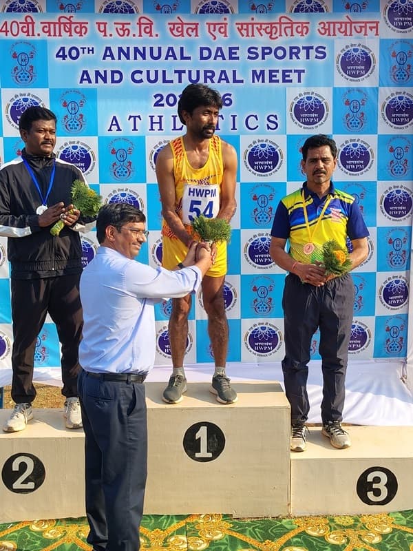 East Singhbhum News : 200 और 400 मीटर की दौड़ में आनंद महतो ने जीता स्वर्ण पदक