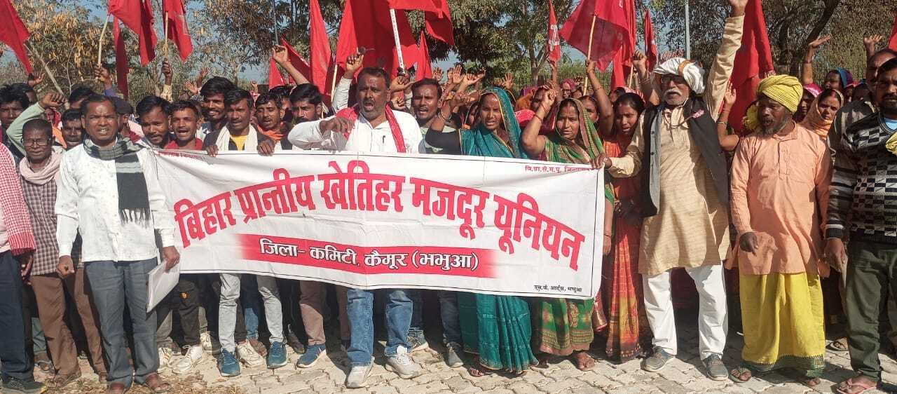 भूमिहीनों को पांच डिसमिल जमीन दे सरकार