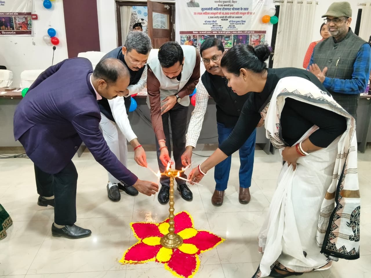 जीविका दीदीयों को किश्तों में दी जायेगी दो लाख की राशि: डीएम