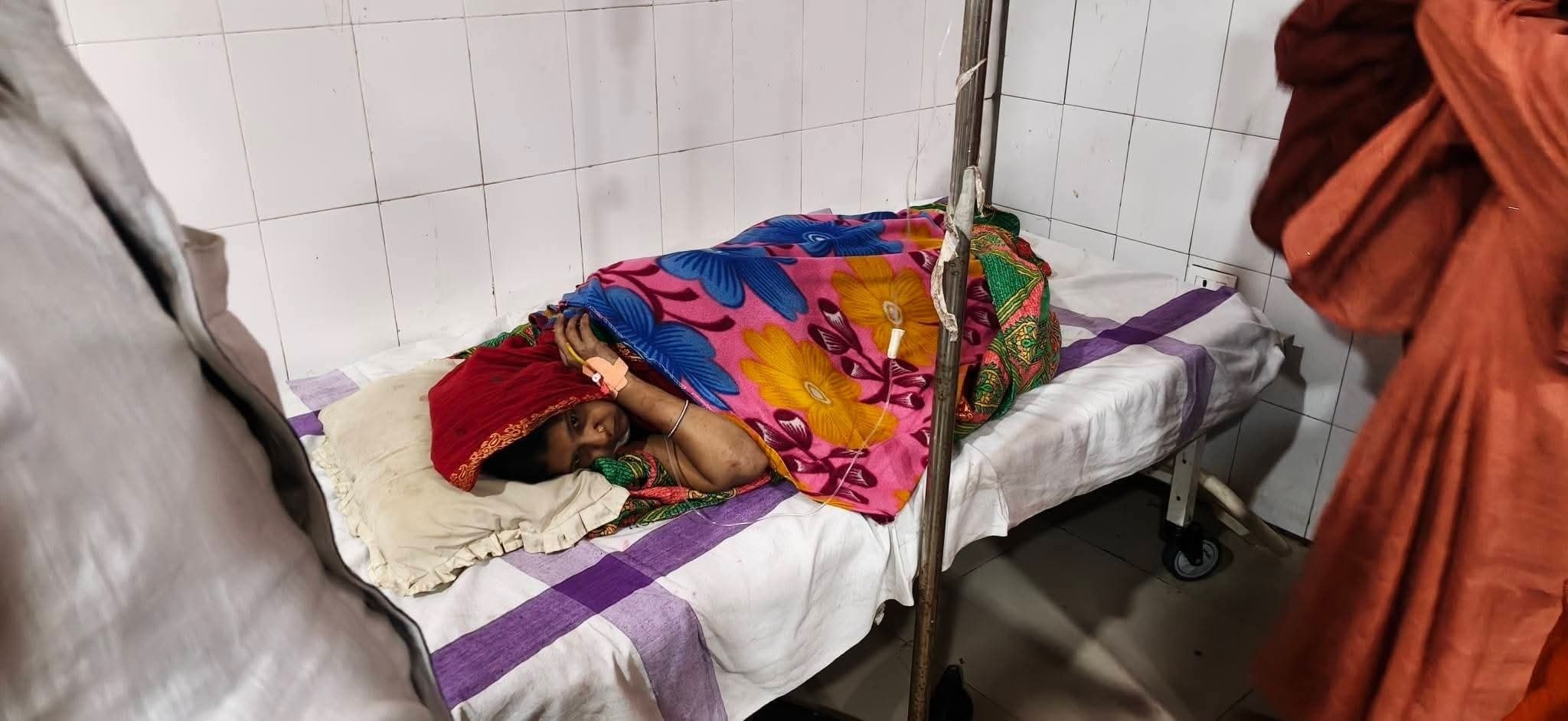 दहेज की खातिर ससुरालवालों ने बहू को चाकू से किया जानलेवा हमला