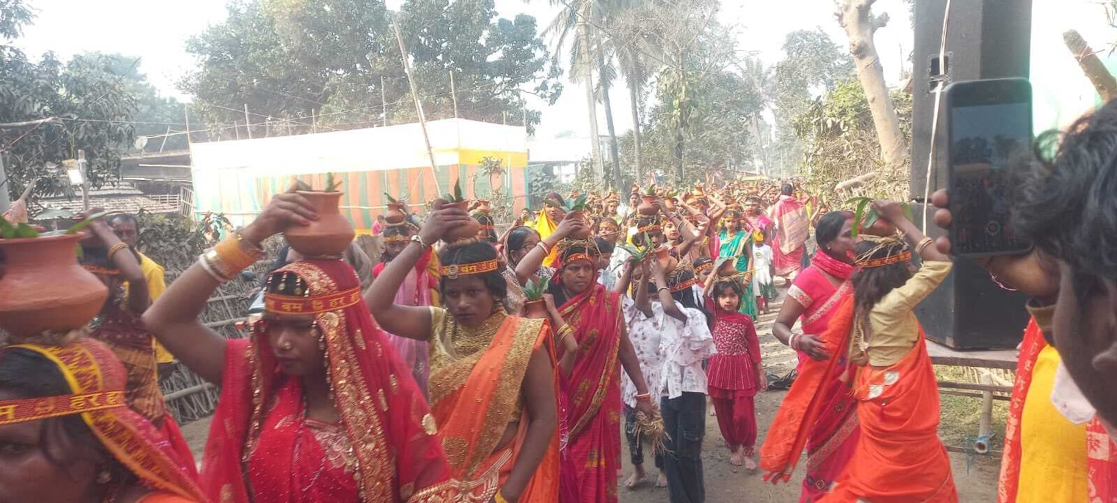 हरिनाम संकीर्तन को लेकर 551 कन्याओं ने निकाली कलश शोभा यात्रा