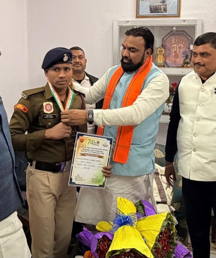 कांस्य पदक विजेता अग्निशमन जवान को उपमुख्यमंत्री ने किया सम्मानित