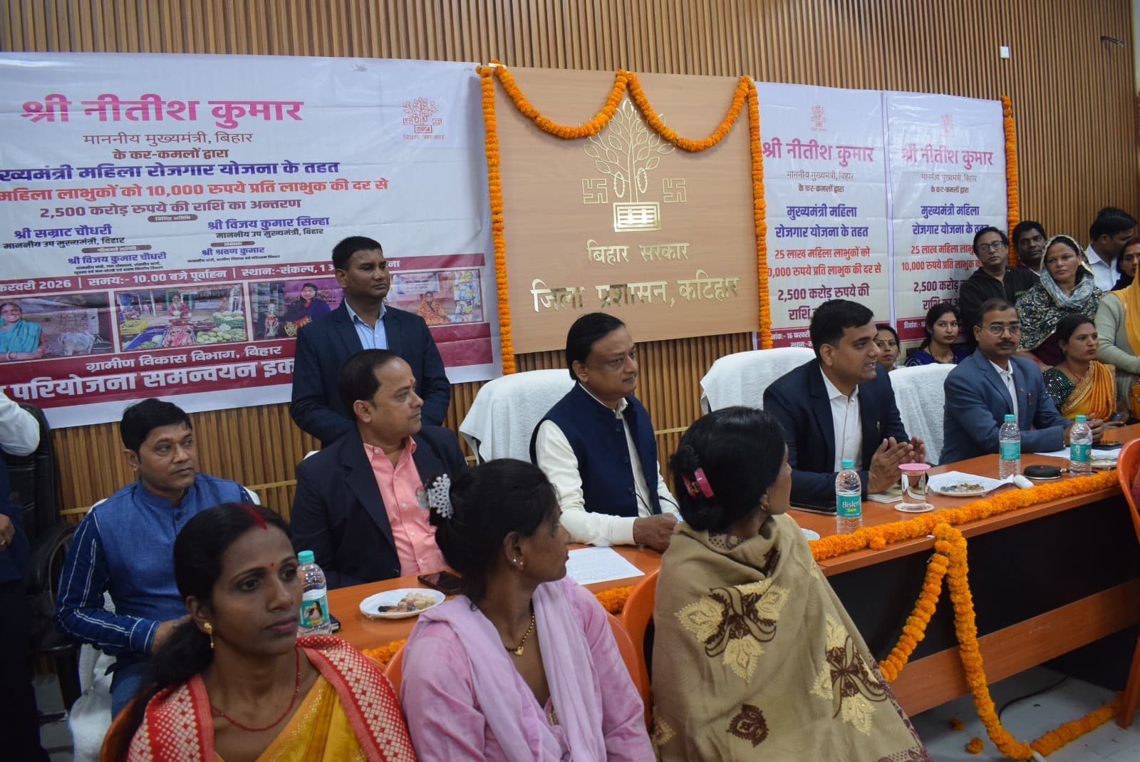 मुख्यमंत्री महिला रोजगार योजना से बदला आधी आबादी का जीवन स्तर: डीएम