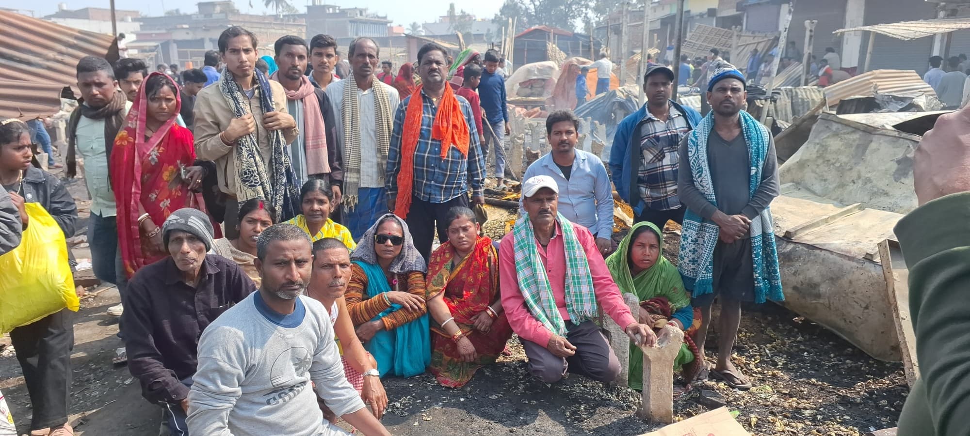 हाट के दुकानों के जलने से करोड़ों की क्षति, बेरोजगार हो गये सैकड़ों लोग