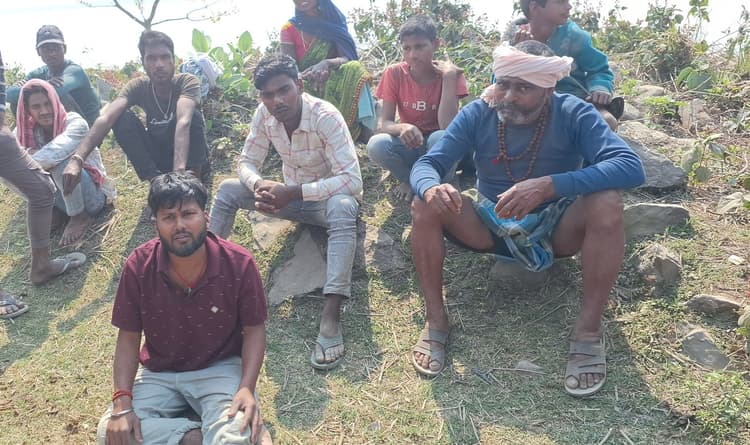 कोसी रेल पुल से युवक ने लगायी छलांग, बची जान