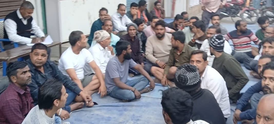 अग्निकांड के पीड़ित दुकानदारों ने राहत सहायता की लगायी गुहार