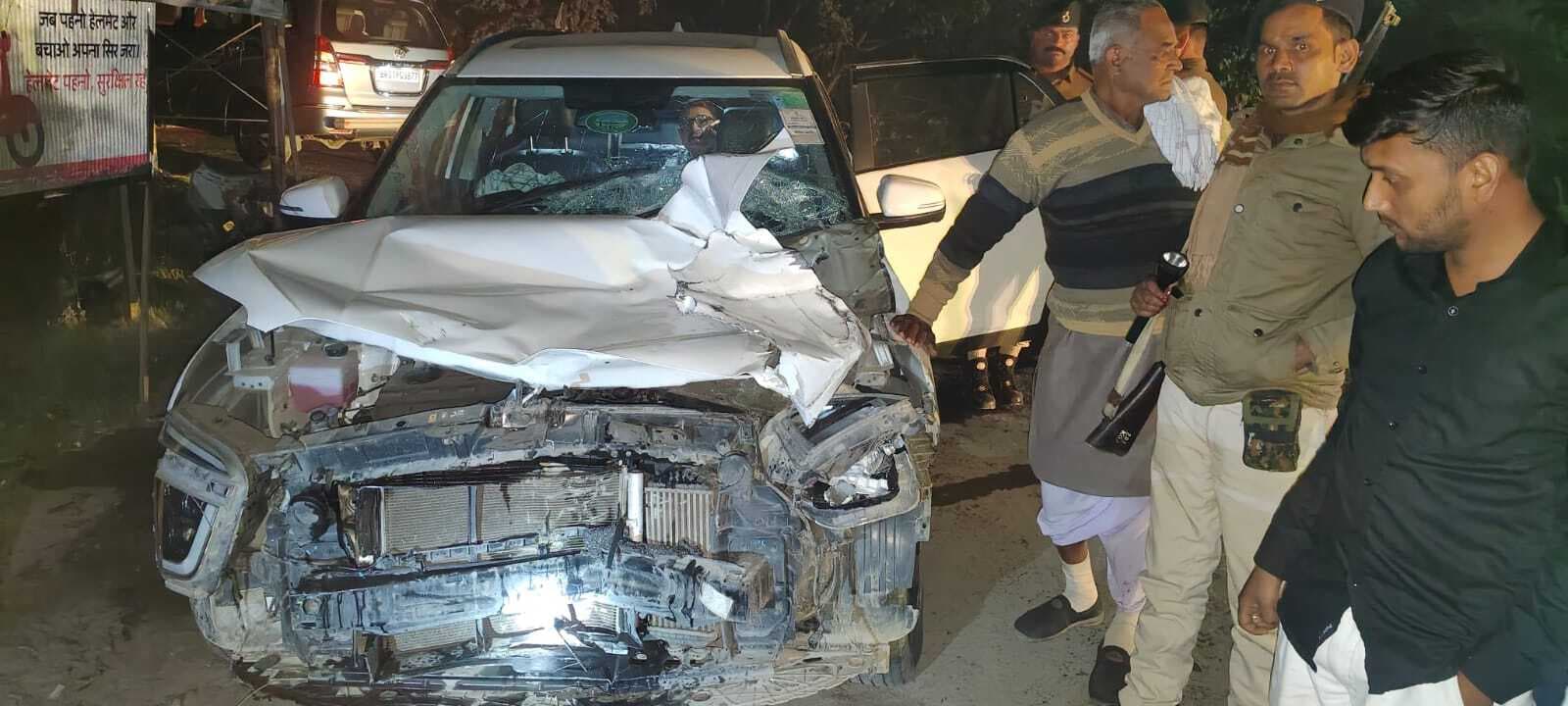 एनएच 31 पर बिहारीगंज विधायक की कार व ट्रैक्टर में हुई टक्कर