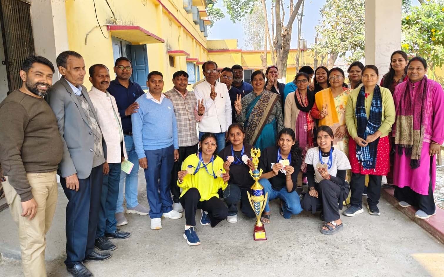 प्रतियोगिता में शानदार प्रदर्शन के लिए एमएल आर्य कॉलेज की टीम का स्वागत