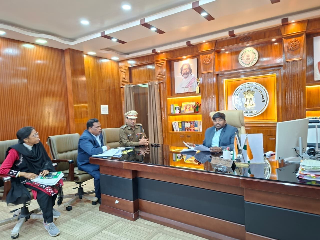 चुनाव कार्य में न हो लापरवाही, समय पर करें तैयारी : डीसी