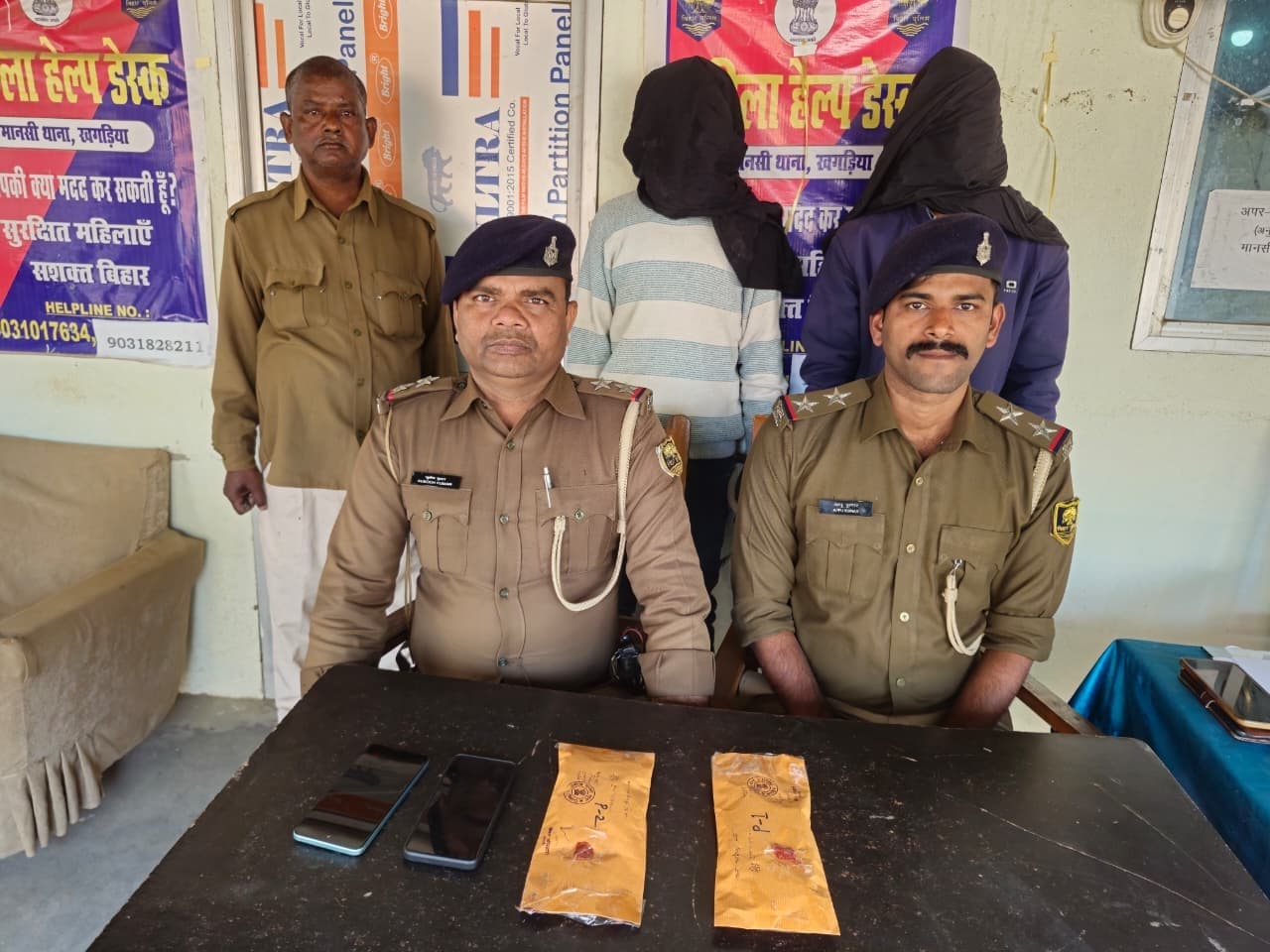 मानसी में 208 ग्राम स्मैक के साथ दो तस्कर गिरफ्तार, बाइक जब्त