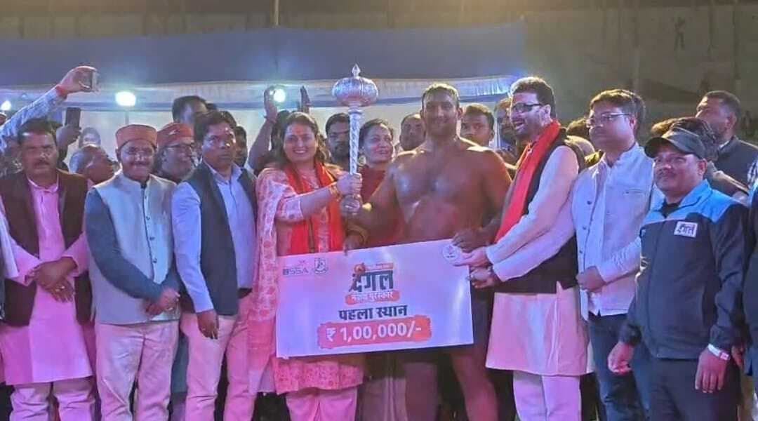 ‘माटी का बल दंगल’ : भोजपुर के चंदन ने चांदी की गदा पर जमाया कब्जा