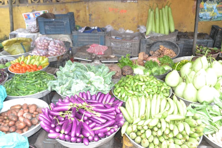 रसोई पर महंगाई का कब्जा : 1.5 किलो चिकेन = 1 केजी परबल