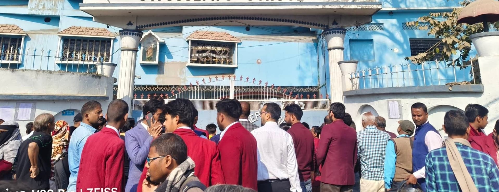 जिले के आठ केंद्रों पर बिहार व सीबीएसइ बोर्ड की परीक्षाएं शुरू