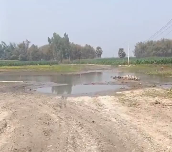 जोड़घाट नदी के उपर पुल नहीं रहने से बड़ी आबादी को आवागमन में परेशानी