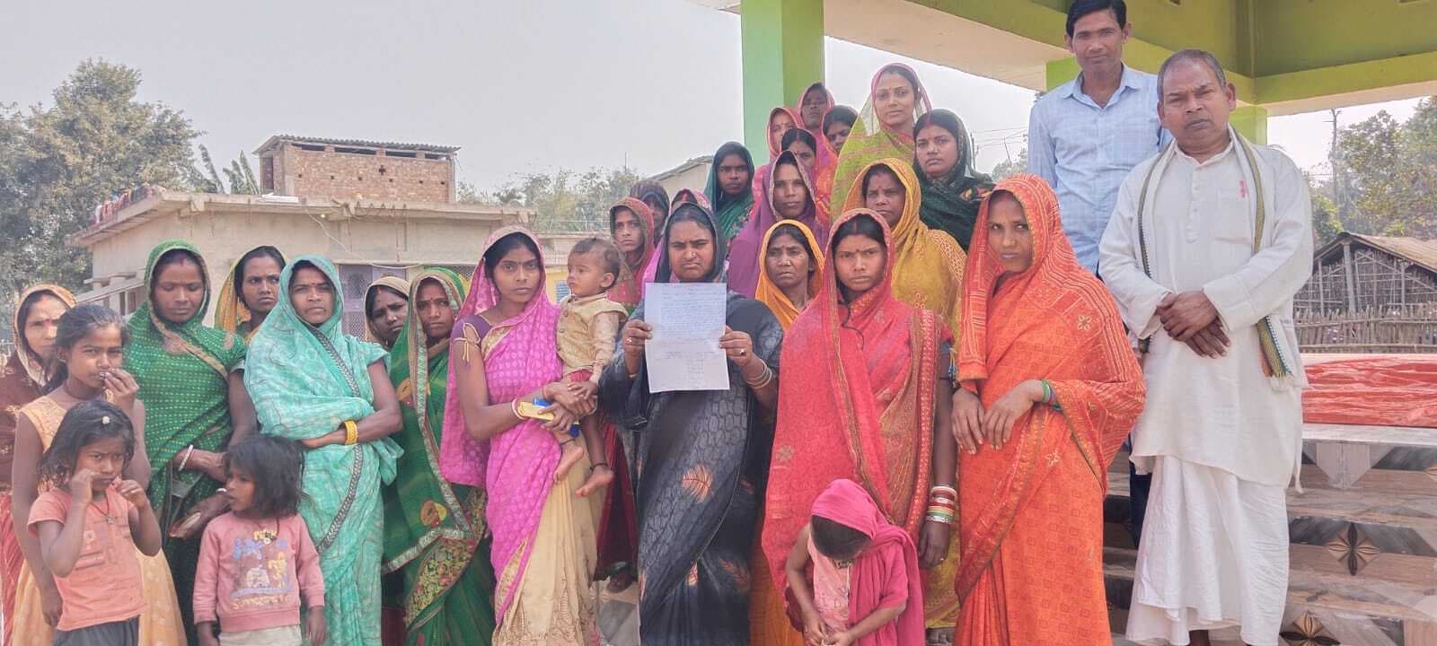 गांवों में धड़ल्ले से बिक रही शराब, कार्रवाई को लेकर महिलाओं ने उठायी आवाज