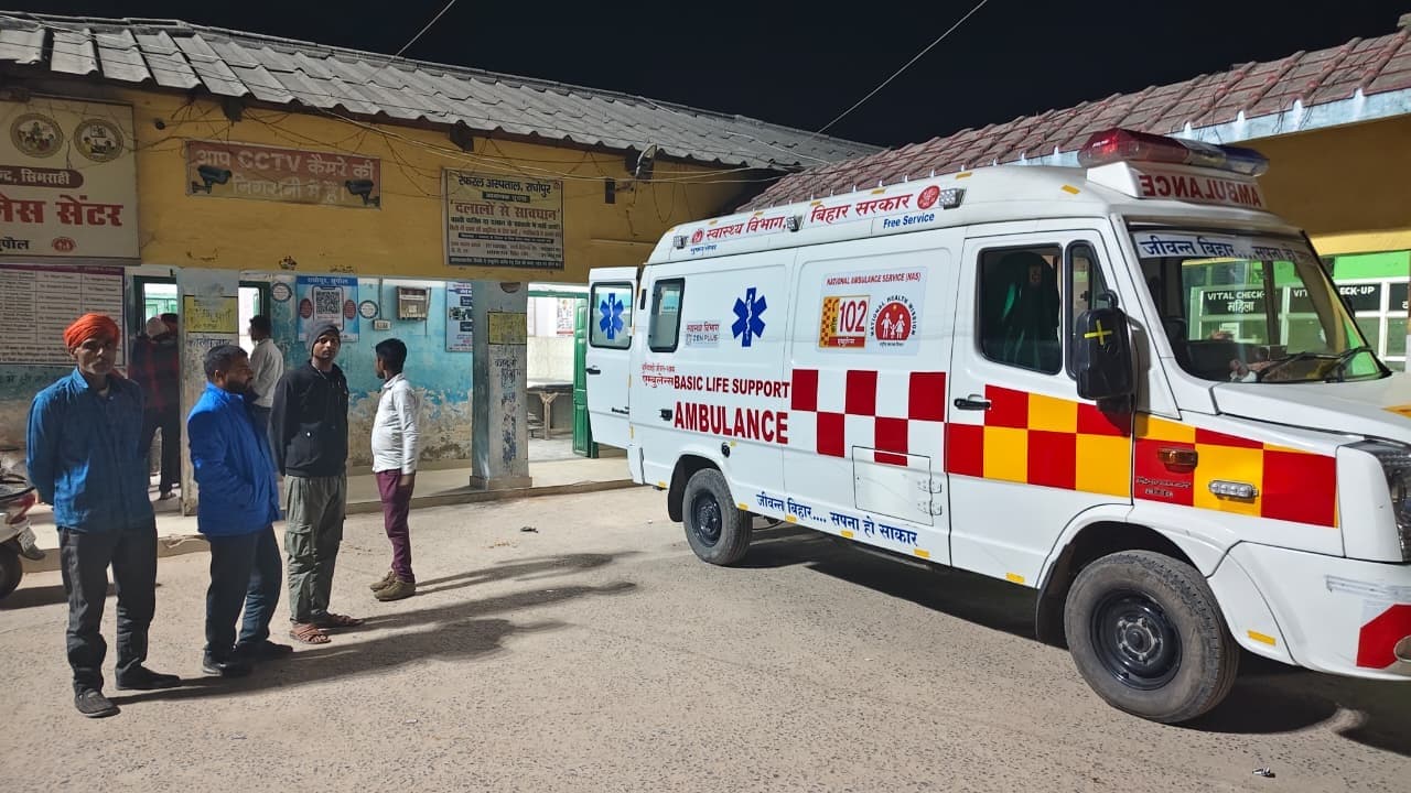 बाइक व सिटी रिक्शा की भिड़ंत में एक युवक की मौत, एक गंभीर